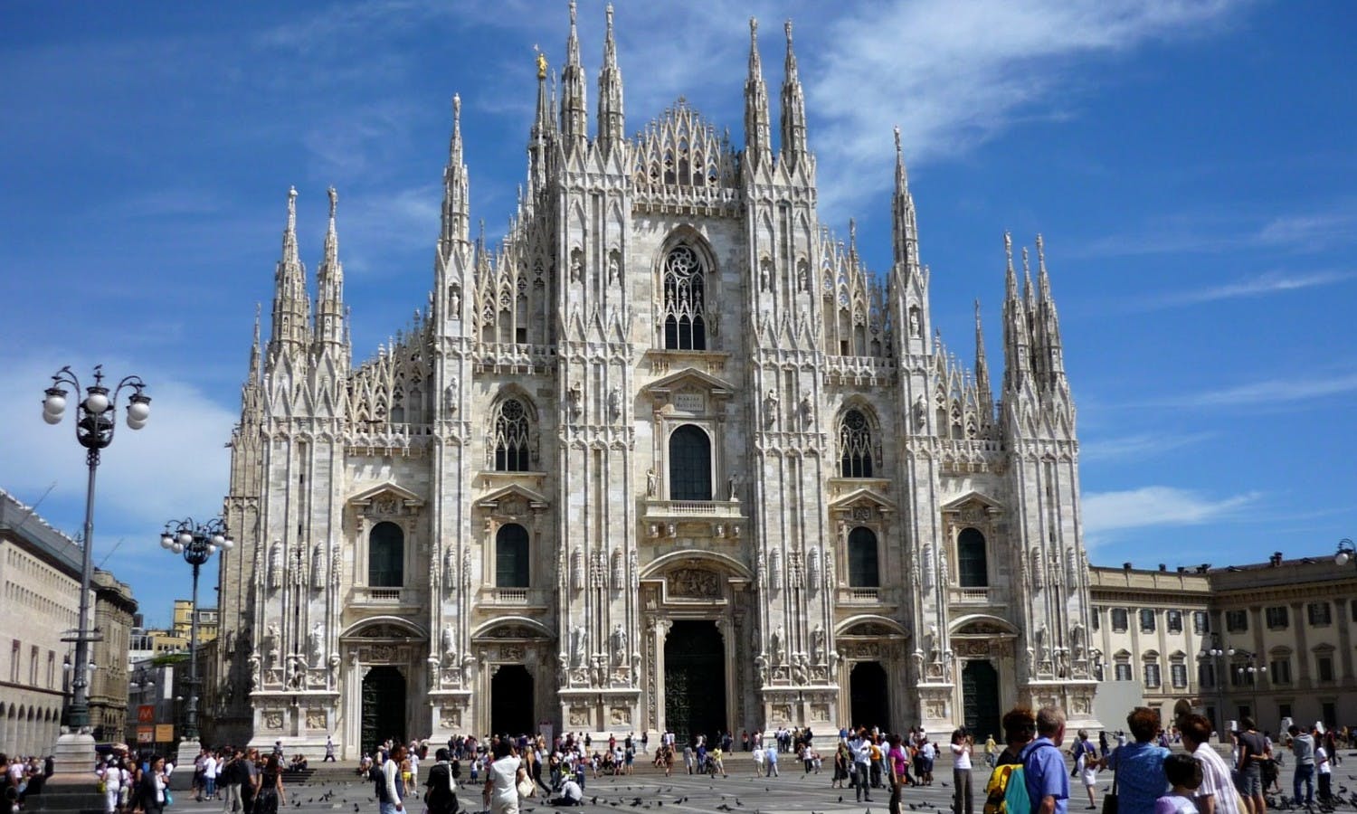 性建筑,站在顶部鸟瞰优美风景产品亮点图文详情·米兰大教堂.