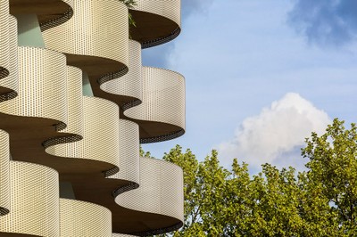 流淌在建筑上的塞纳河 - 极富韵律感的巴黎公寓